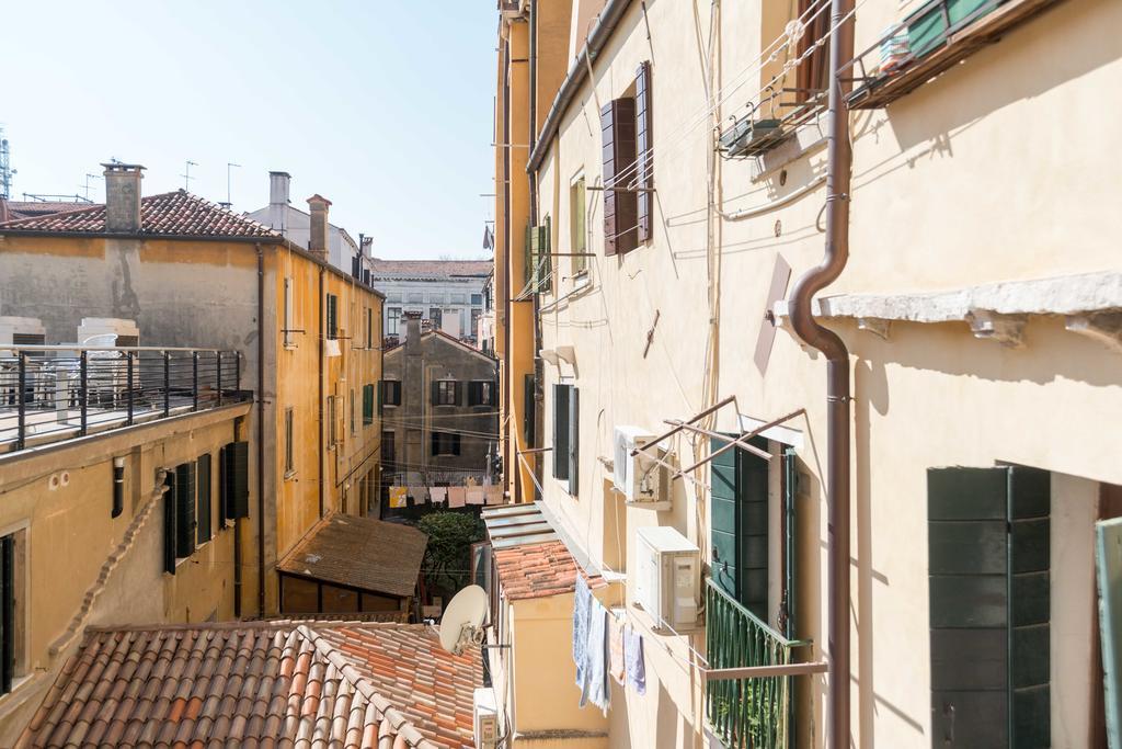 Ghetto Modern Apt For 4, Venice Apartman Kültér fotó