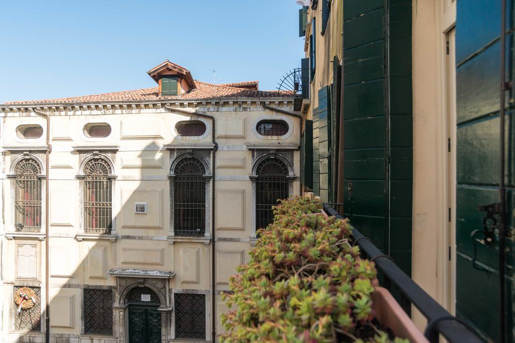 Ghetto Modern Apt For 4, Venice Apartman Kültér fotó